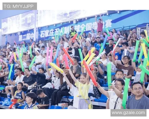 足球巨星亲民风采展现宠粉无极限球迷互动精彩瞬间