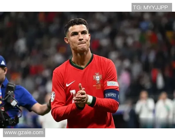 历史足球十大球星排行榜盘点：足坛传奇人物与经典时刻回顾